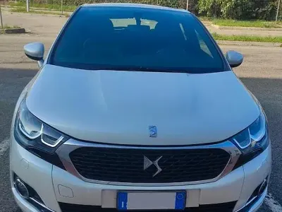 Usata DS Automobiles DS4 So Chic 120 CV (88 kW) 2017 Bianco Utilitaria