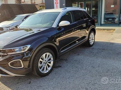 Usata VW T-Roc Style 150 CV (110 kW) 2024 Nero metallizzato SUV