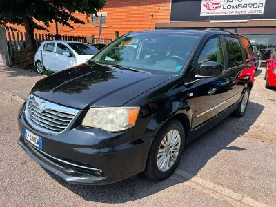Usata Lancia Voyager Platinum 163 CV (119 kW) 2013 Nero Monovolume