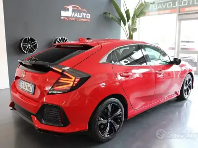 Begagnad Honda Civic Elegance 129 HK (94 kW) 2018 Röd Sedan
