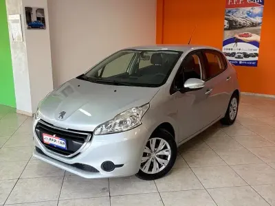 Usata Peugeot 208 Allure 68 CV (50 kW) 2015 Grigio Utilitaria