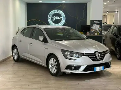 Usata Renault Mégane 110 CV (80 kW) 2016 Argento Berlina