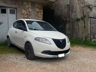 Usata Lancia Ypsilon Platinum 69 CV (50 kW) 2012 Bianco Utilitaria