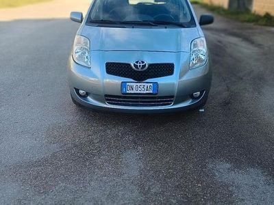 Usata Toyota Yaris 90 CV (66 kW) 2008 Grigio Berlina