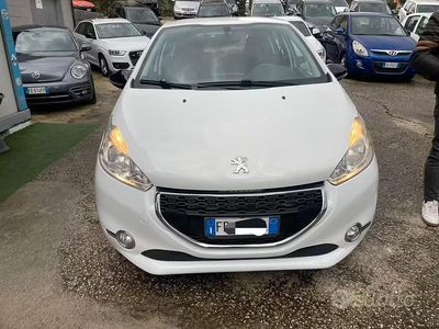 Usata Peugeot 208 Allure 99 CV (72 kW) 2015 Bianco Utilitaria