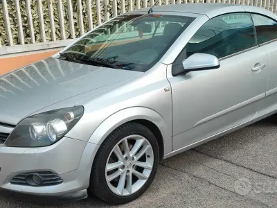 Usata Opel Astra 150 CV (110 kW) 2007 Grigio Cabrio