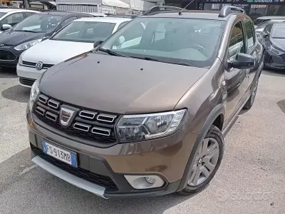 Usado Dacia Sandero 90 CV (66 kW) 2018 Marrón Berlina