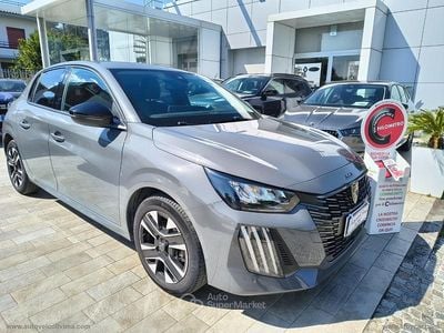 Usata Peugeot 208 Allure 102 CV (75 kW) 2025 Grigio Utilitaria