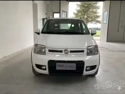 Usata Fiat Panda Climbing 60 CV (44 kW) 2010 Bianco Utilitaria