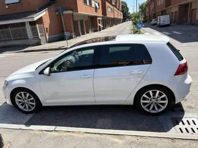 Usata VW Golf VII Highline 110 CV (80 kW) 2015 Berlina