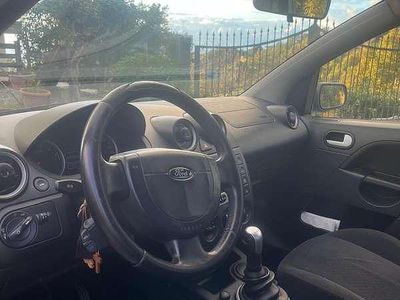 Usata Ford Fiesta Ghia 68 CV (50 kW) 2005 Utilitaria