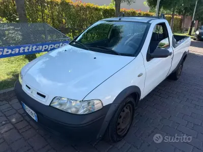 Usata Fiat Strada 80 CV (58 kW) 2006 Blu Pick-up