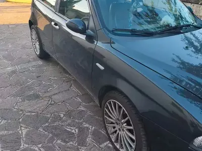 Usata Alfa Romeo 147 150 CV (110 kW) 2005 Nero Utilitaria