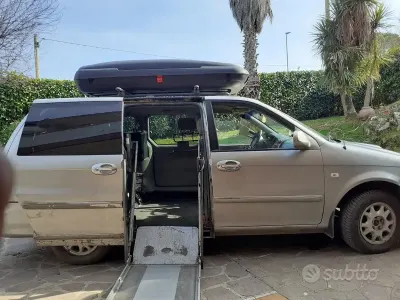 Usata Kia Carnival 185 CV (136 kW) 2006 Grigio Monovolume
