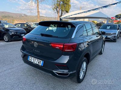 Usata VW T-Roc 150 CV (110 kW) 2021 Grigio SUV