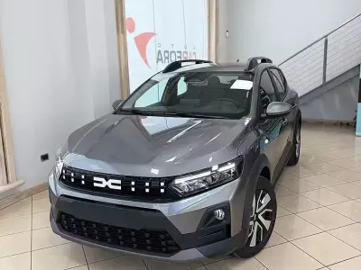 Nuova Dacia Sandero Stepway 101 CV (74 kW) 2026 Grigio Berlina