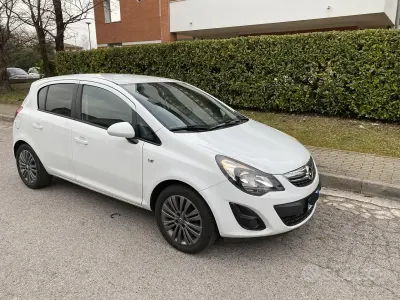 Usata Opel Corsa Edition 95 CV (69 kW) 2014 Bianco Utilitaria