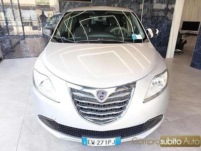 Usata Lancia Ypsilon Silver 95 CV (69 kW) 2014 Grigio scuro Utilitaria