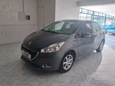 Usata Peugeot 208 Allure 82 CV (60 kW) 2014 Grigio Utilitaria