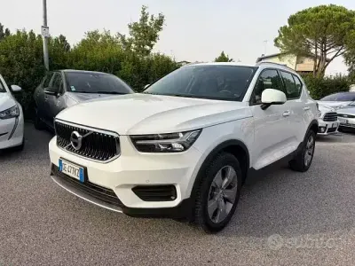 Usata Volvo XC40 Momentum 129 CV (94 kW) 2021 Bianco SUV
