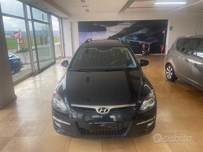 usata Hyundai i30 SW 2010 1.6 DIESEL NEOPATENTATI