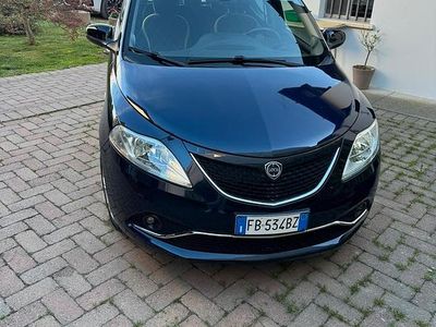 Usata Lancia Ypsilon Gold 95 CV (69 kW) 2015 Blu Utilitaria