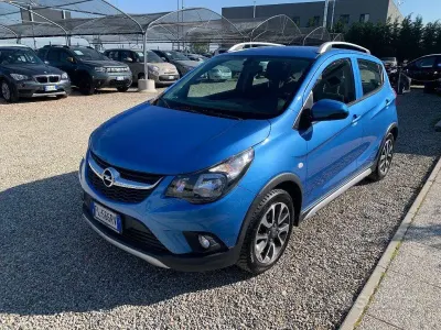 Usata Opel Karl Rocks 75 CV (55 kW) 2018 Azzurro Utilitaria