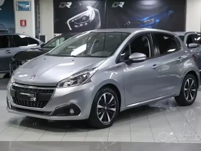 Usata Peugeot 208 Signature Sky 102 CV (75 kW) 2020 Grigio Utilitaria
