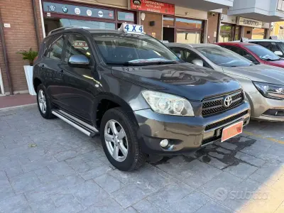 Usata Toyota RAV4 Luxury 136 CV (100 kW) 2007 Grigio SUV