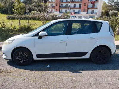 Usata Renault Scénic III 110 CV (80 kW) 2012 Bianco Monovolume