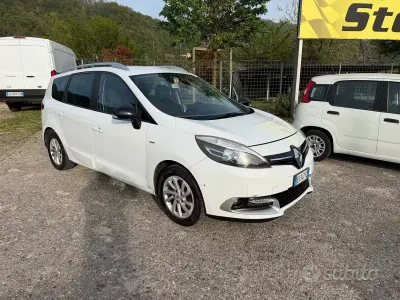 Käytetty Renault Scenic E-Tech LIMITED 110 HP (80 kW) 2015 Tila-auto
