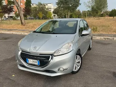 Usata Peugeot 208 Active 68 CV (50 kW) 2014 Grigio Utilitaria