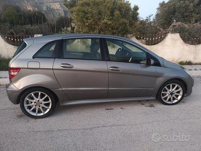Usata Mercedes B180 109 CV (80 kW) 2007 Grigio Monovolume