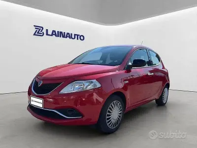 Usata Lancia Ypsilon 69 CV (50 kW) 2017 Rosso Utilitaria