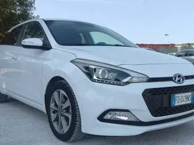 Usata Hyundai i20 GO! 75 CV (55 kW) 2016 Argento Berlina