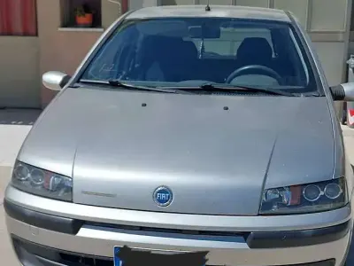 Usata Fiat Punto 80 CV (58 kW) 2000 Grigio Utilitaria