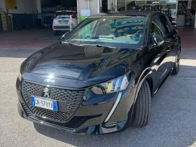 Usata Peugeot 208 GT 136 CV (100 kW) 2023 Nero Utilitaria