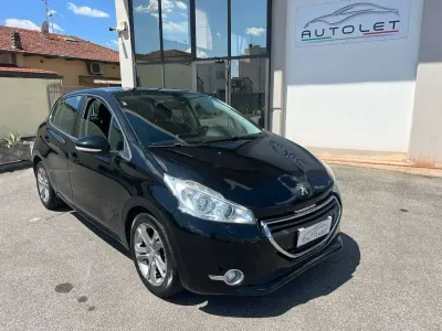 Usata Peugeot 208 Allure 82 CV (60 kW) 2014 Nero Utilitaria