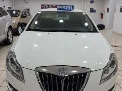Begagnad Lancia Delta 120 HK (88 kW) 2010 Vit Halvkombi