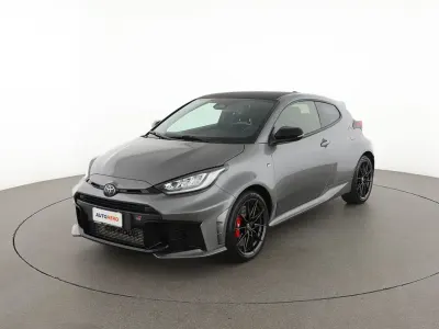 Usata Toyota Yaris 280 CV (205 kW) 2024 Grigio Utilitaria