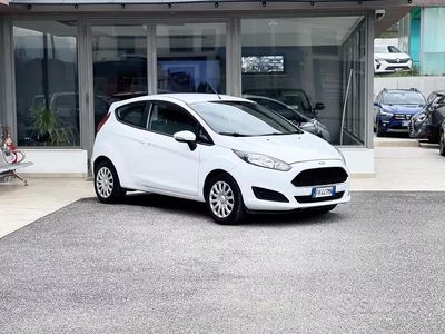Usata Ford Fiesta 95 CV (69 kW) 2017 Bianco Berlina