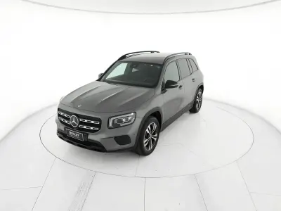 Usata Mercedes GLB200 150 CV (110 kW) 2022 Grigio montagna metallizzato SUV