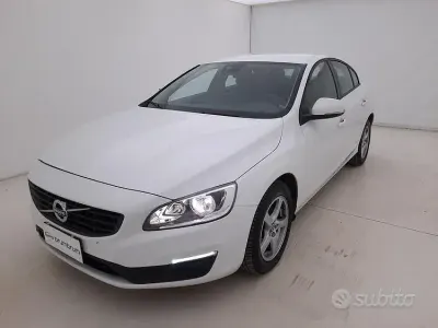 Usata Volvo S60 Kinetic 190 CV (139 kW) 2018 Bianco Berlina