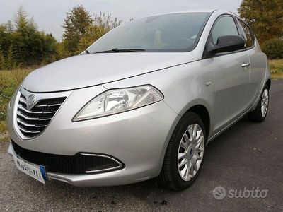Usata Lancia Ypsilon 95 CV (69 kW) 2012 Argento Utilitaria