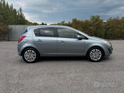 Usata Opel Corsa 85 CV (62 kW) 2012 Grigio Utilitaria