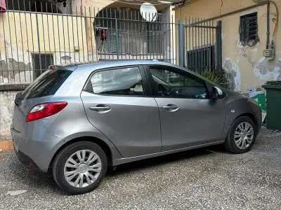 Usata Mazda 2 68 CV (50 kW) 2010 Grigio Utilitaria