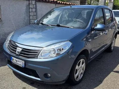 Usata Dacia Sandero Lauréate 75 CV (55 kW) 2011 Berlina