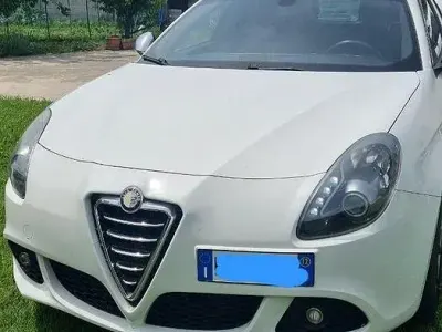 Usado Alfa Romeo Giulietta 140 CV (102 kW) 2011 Blanco Utilitario