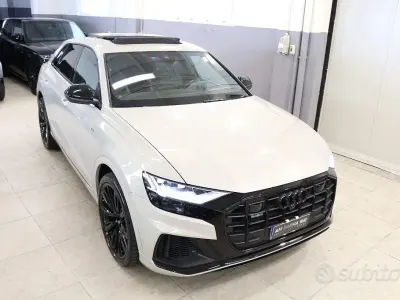 Usata Audi Q8 Sport 340 CV (250 kW) 2022 Grigio gesso SUV