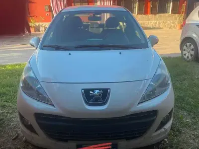 Usata Peugeot 207 88 CV (64 kW) 2011 Bianco Berlina